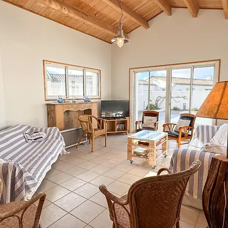 Belle Maison Familiale Avec Piscine Et Parking Villa Loix