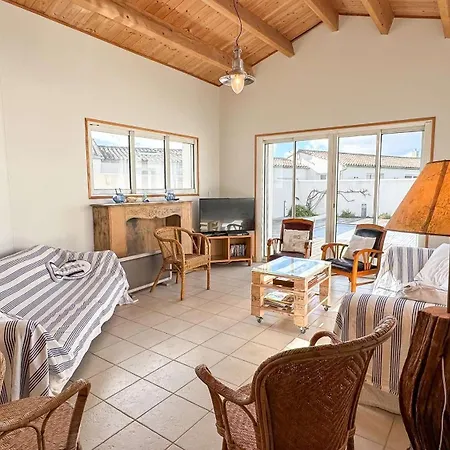 Belle Maison Familiale Avec Piscine Et Parking Loix