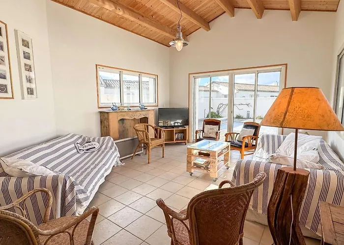 Belle Maison Familiale Avec Piscine Et Parking Loix